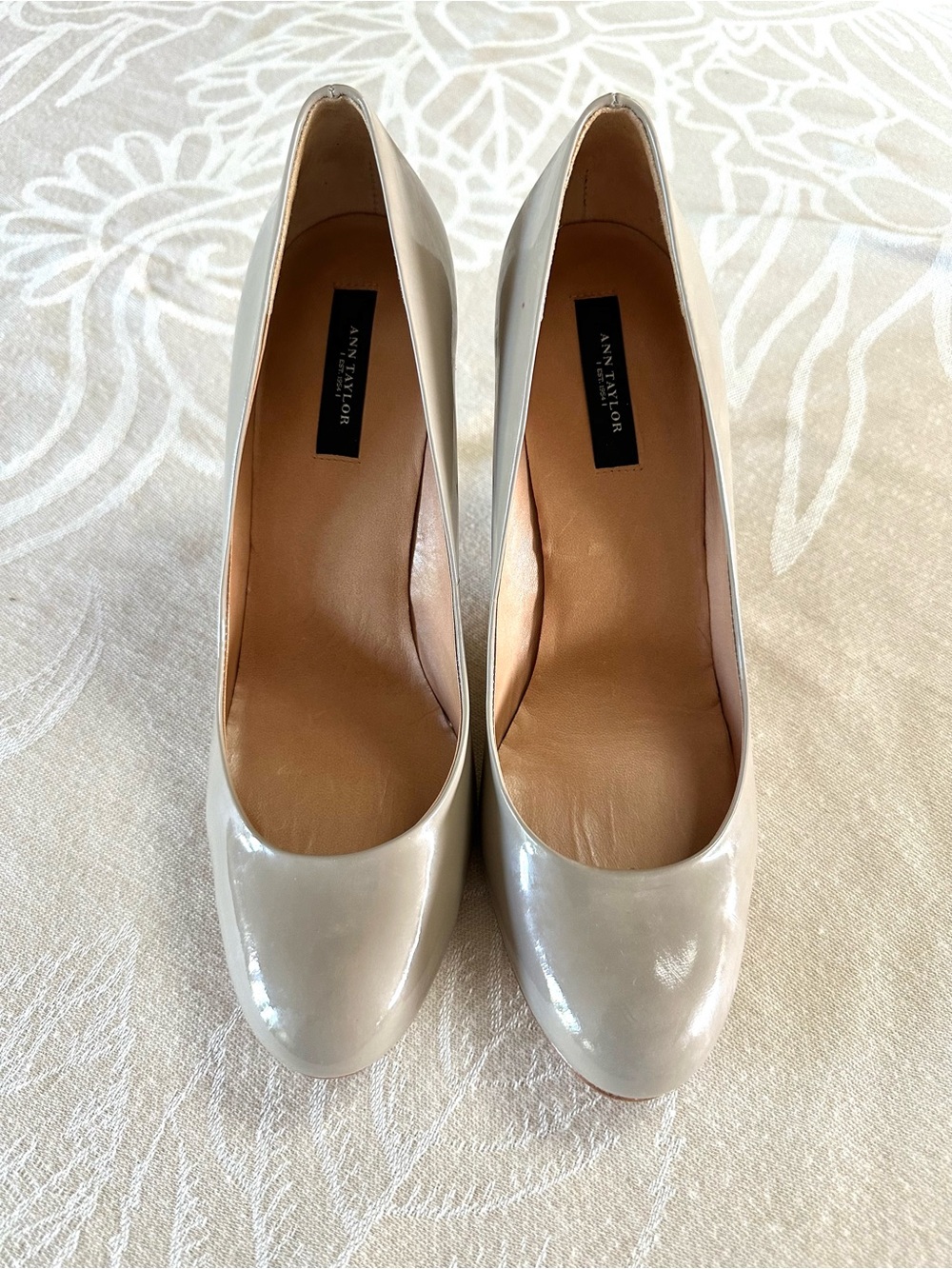 Ann Taylor Perfect Pump Leather Patent Porcini Taupe Heels Size 9M w/ Box